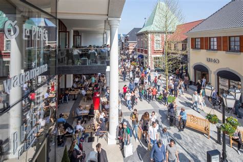 designer outlet roermond opening times